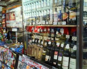 Кабмин хочет ограничить продажу водки и сигарет