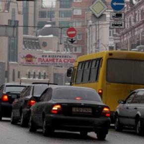 Українським водіям доведеться платити більше за страховку