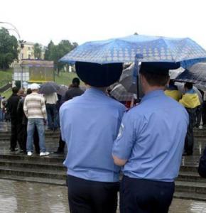 У Чернівцях міліціонер за 100 тис грн «допомагав» повернути викрадений мікроавто