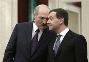 Лукашенко нагадав Медведєву, що за російські бази у Білорусі теж треба платити