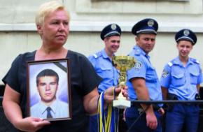 Міліціонерів-перевертнів, які грабували людей, залишили на волі