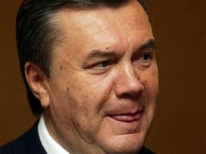 Янукович хочет показать, какой он публичный демократ