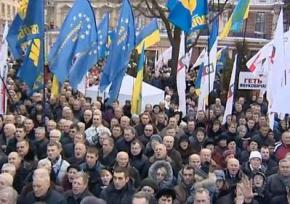 Украинцы от Львова до Донецка твыходят на митинги