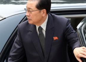 Ким Чен Ын лишил поста своего дядю Чан Сон Тхэка - второго человека в стране