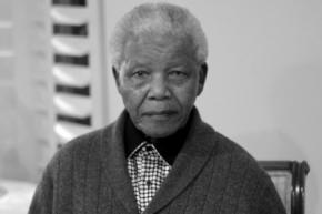 Помер Нельсон Мандела