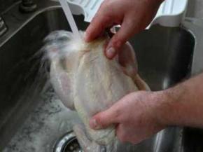 Сиру курятину рекомендують не мити! - дослідження