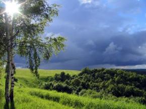 Сьогодні в Україні вітряно і дощитиме, окрім західної частини