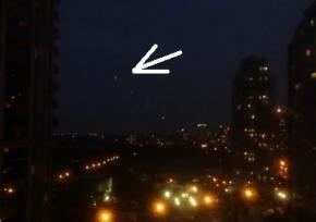 Жители Торонто полчаса наблюдали за летающим по небу НЛО