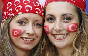 Турецкий вице-премьер запретил женщинам смеяться