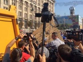 В центре Киева началась генеральная уборка
