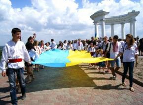 60% украинцев довольны, что родились в Украине, - соцопрос