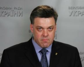 Тягнибок требует от Порошенко и СНБО ввести в Украине военное положение