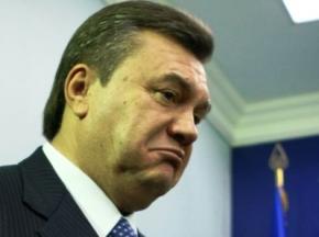 Интерпол решает, объявлять ли Януковича в розыск