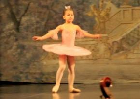 Восьмилетнюю Сашу Черненко признали самой молодой артисткой балета в Украине
