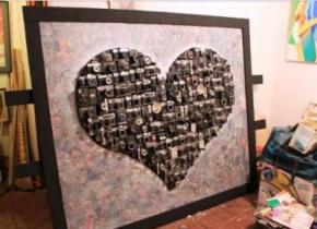 Одесский художник Кирилл Бондаренко создал огромное сердце из старых фотоаппаратов