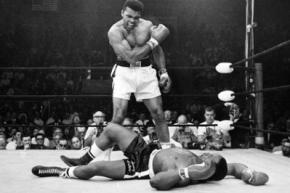 Боксерські рукавички Мохаммеда Алі і його суперника продали майже за мільйон доларів