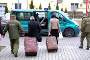 Польские пограничники нашли в чемодане француза его жену-россиянку