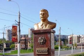 В России установили памятник Сталину