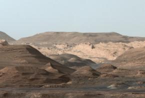 Марсоход Curiosity сфотографировал богатые железом горы на Марсе