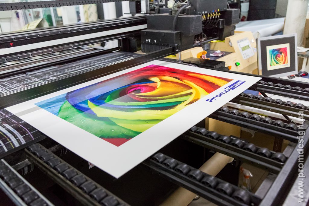 Печатных рекламных материалов. Широкоформатная УФ печать. Цифровая печать на пластике. Полноцветная печать на ПВХ. Широкоформатная печать на пластике.
