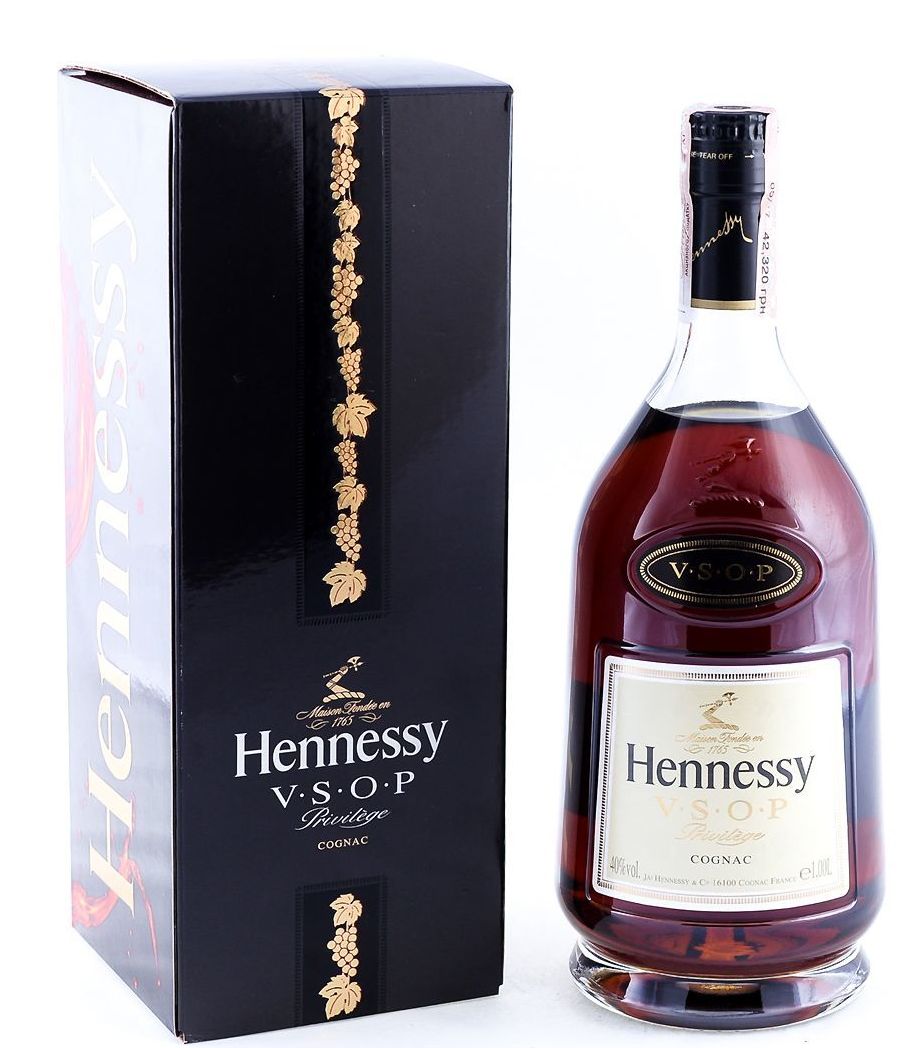 Коньяк лучше vsop. Hennessy VSOP Privilege 0.5. Хеннесси VSOP Cognac 0.5. Коньяк Hennessy v.s.o.p., 1,5л. Hennessy VSOP Privilege Cognac 0.5.