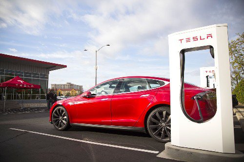 Украины ведет переговоры с компанией Tesla по открытию производства в Украине